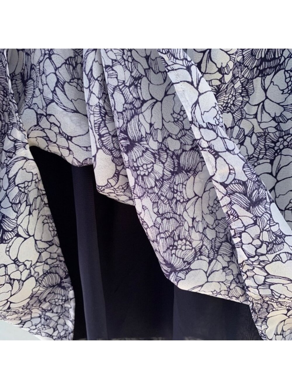 Blue & White Floral Sleeveless Blouse - Picture 3 of 4